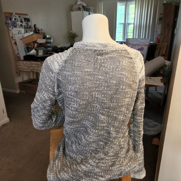 Signature Studio Distressed Grey sweater Md - Picture 2 of 4